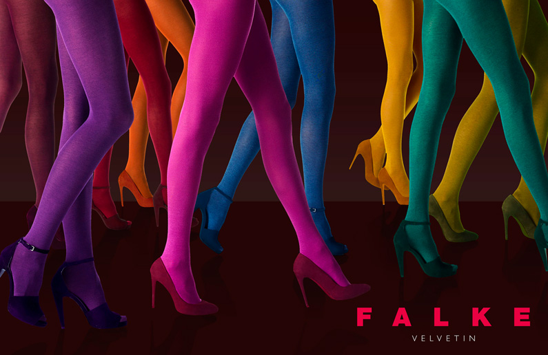 composition 'une parade de jambes avec des collants de couleurs différentes